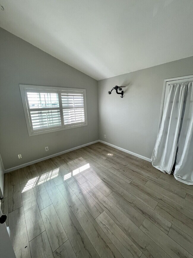 Building Photo - $2,990 - 2 Bed / 3 Bath Beautiful Condo in North Park