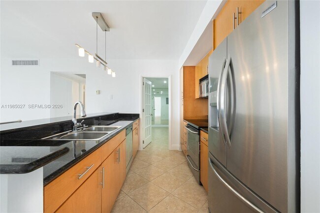 Building Photo - 10350 W Bay Harbor Dr