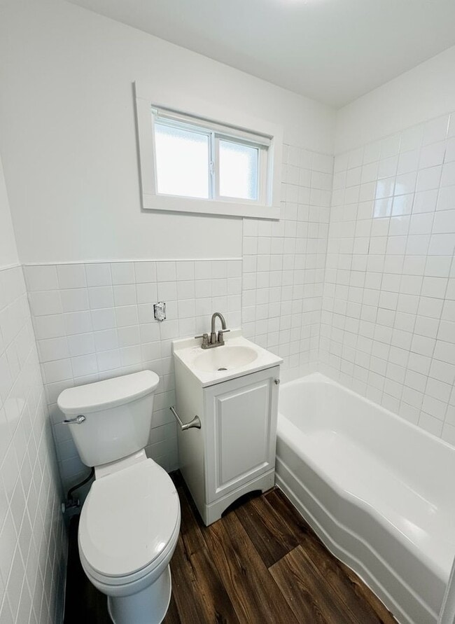 Building Photo - Charming 2-bedroom, 1-bathroom home in the...