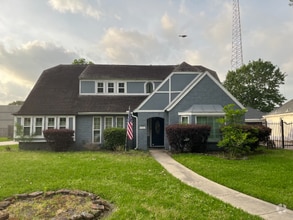 Building Photo - 7906 12 Fairway Ln