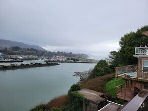 Building Photo - Beautiful Condo on the Chetco River