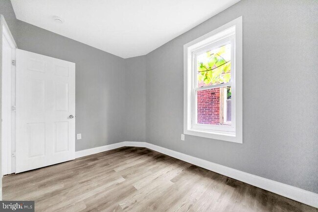 Building Photo - 606 S 52nd St