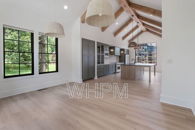 Building Photo - 541 Skyview Dr