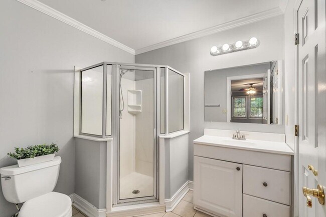 Building Photo - 331 Carpenter Dr NE