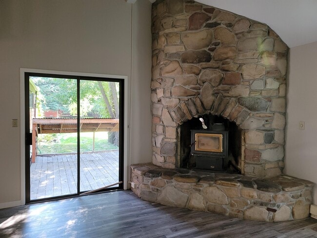 Building Photo - 1040 Smith Ln
