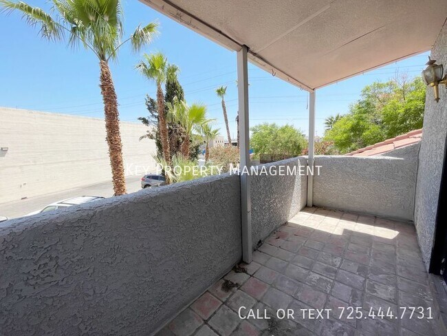 Building Photo - TWO STORY 4 BEDROOM WITH POOL NEAR SPRING ...