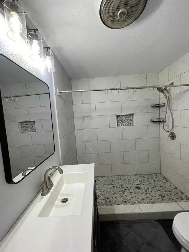 Building Photo - 7 Minutes to Barksdale AFB