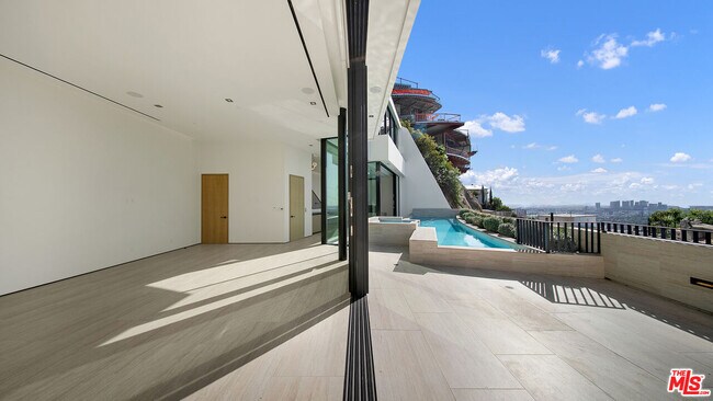 Building Photo - 8765 Hollywood Blvd