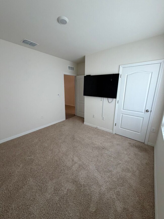 Building Photo - 801 Baylor Dr