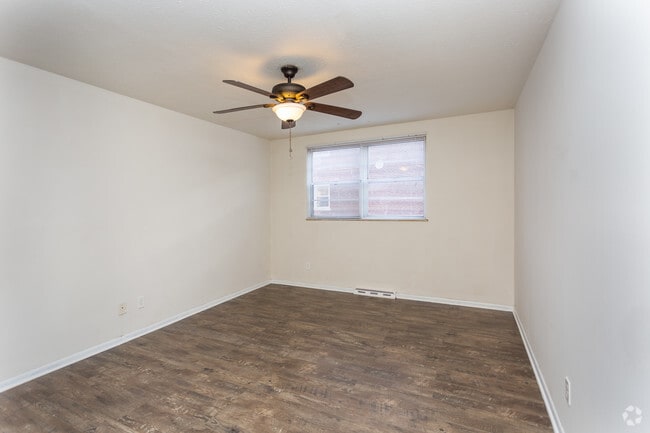 Alexander Bedroom - Windsor's Lakewood Properties