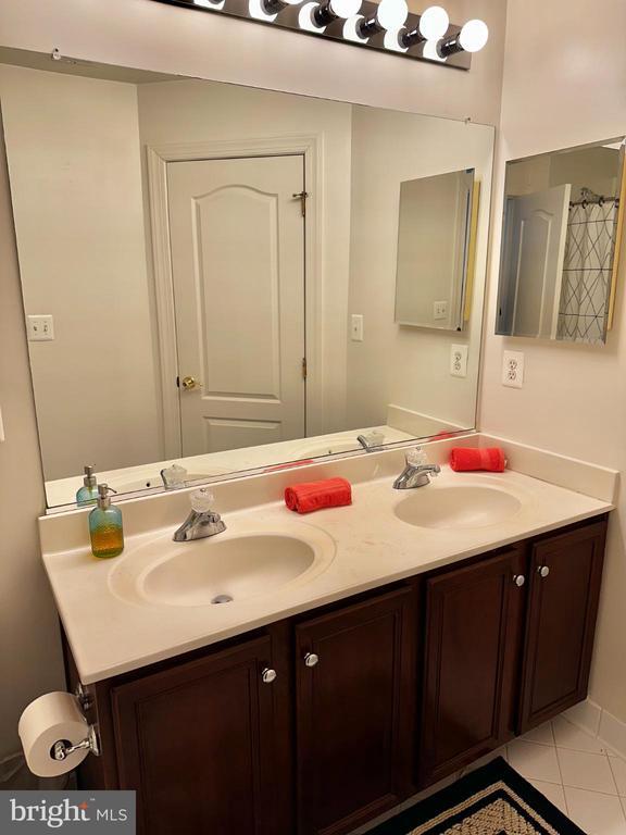 Building Photo - 1607 Seneca Ave