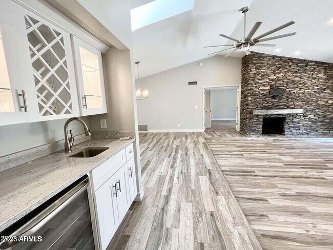 Building Photo - 8573 E Vía De La Escuela