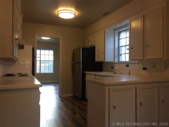 Building Photo - 4912 S Knoxville Pl