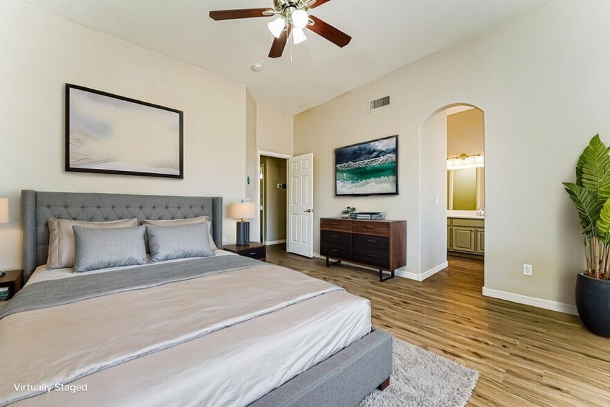 Building Photo - 1534 W Churchill Pl