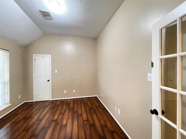 Building Photo - 1602 Lawick Cir