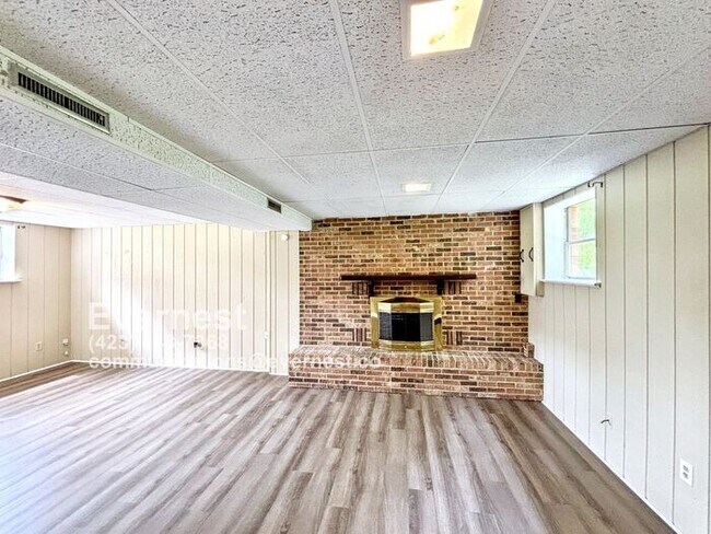 Building Photo - 3-Bedroom, 2-Bathroom Home with Basement a...