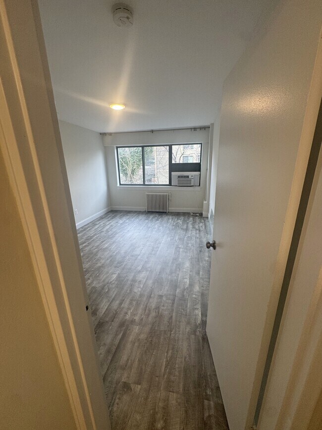 Building Photo - 3901 Tunlaw Rd NW