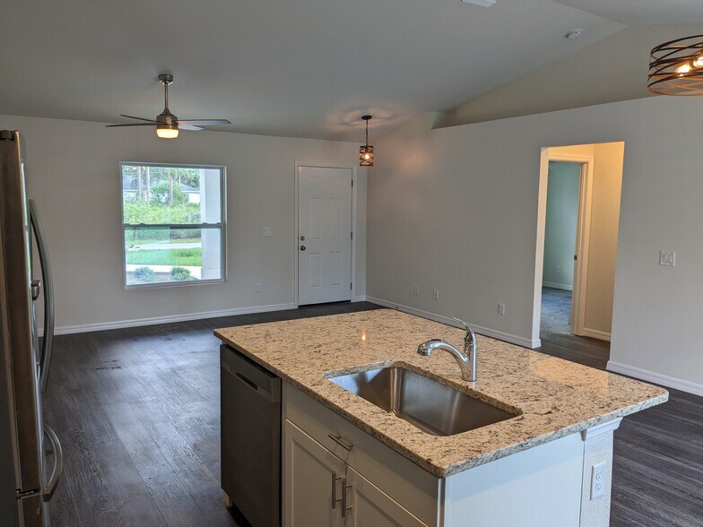 Building Photo - 5900 Cazler Ave