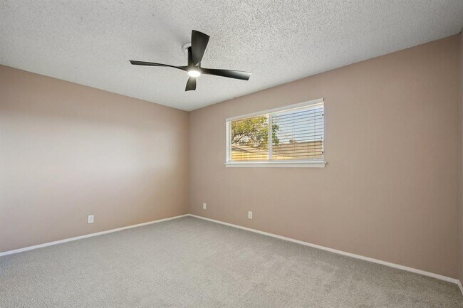 Building Photo - 9413 Quail Meadow Dr