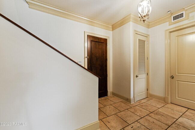 Building Photo - 605 Silverstone Rd