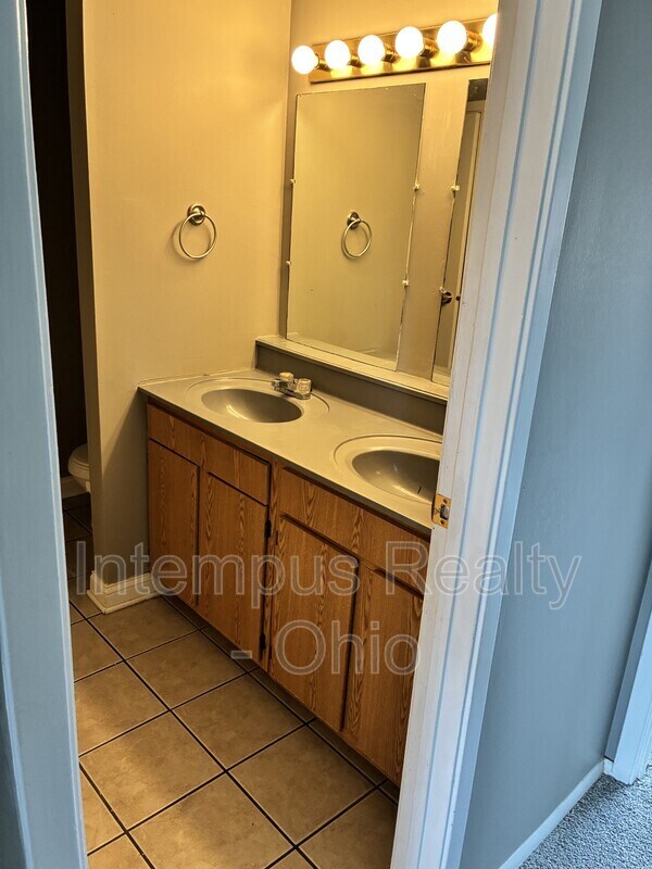 Building Photo - 21 King Arthur Ct