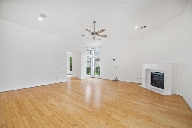 Building Photo - 95 N Mews Wood Ct