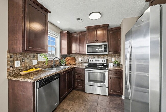 Building Photo - 1304 Freedom Dr