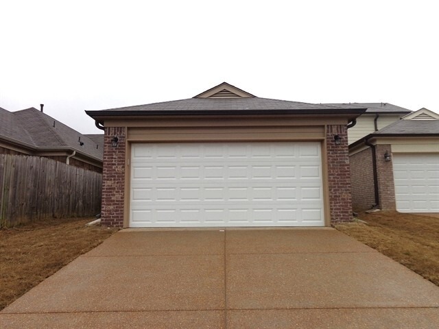 Building Photo - 10249 Sterling Ridge Dr