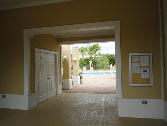 Building Photo - 1825 Bridgepointe Cir