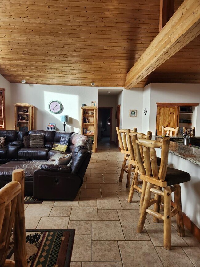 Building Photo - 33 Timberline Dr