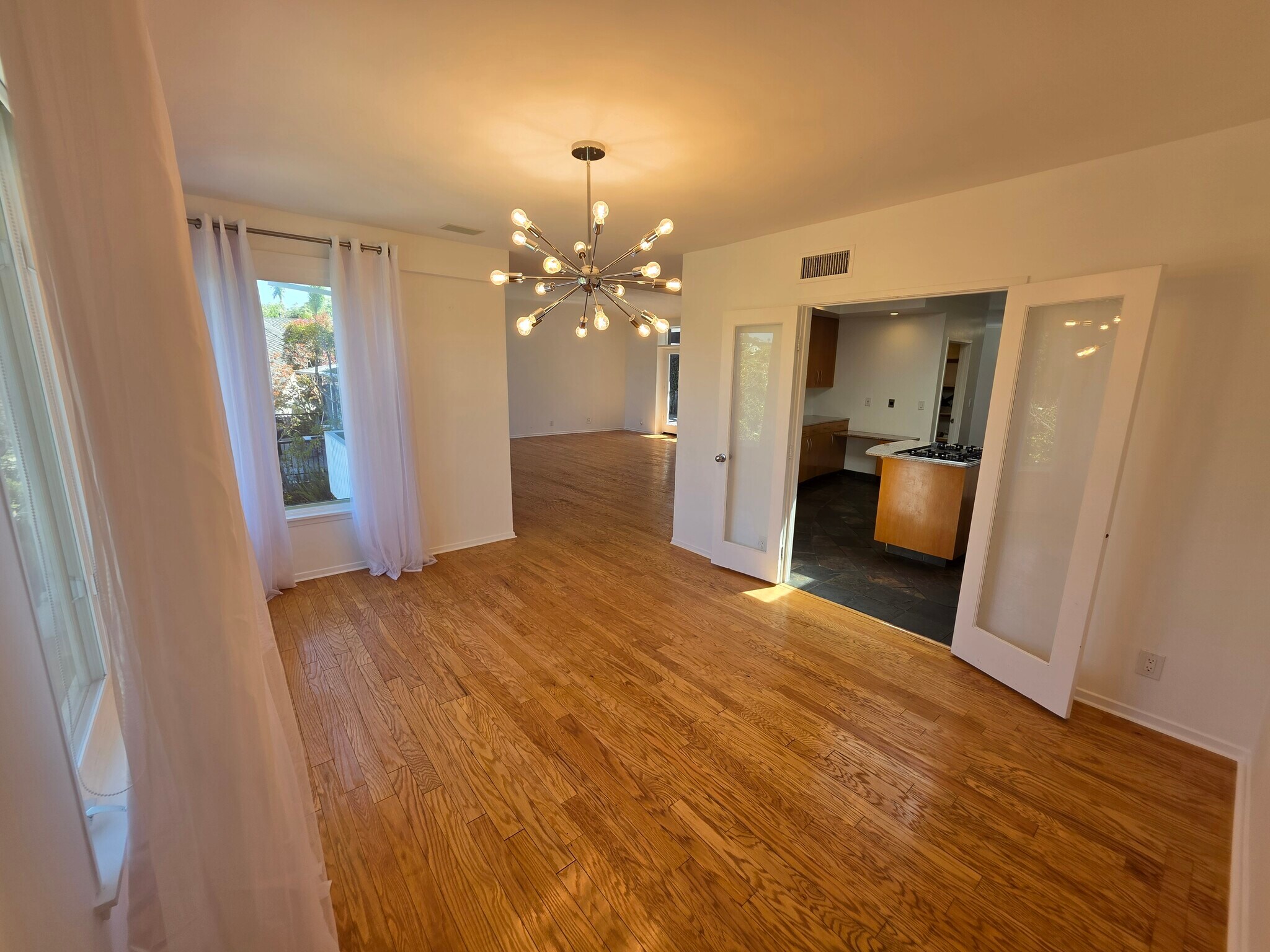Building Photo - 310 S Thurston Ave