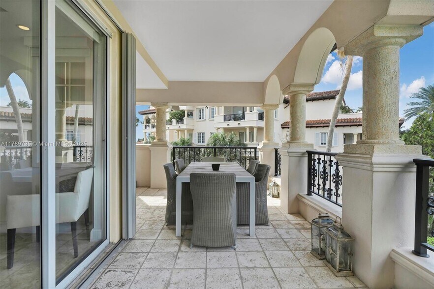 Building Photo - 19237 Fisher Island Dr