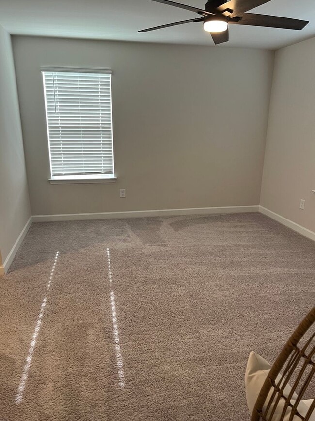 Building Photo - BEAUTIFUL 4 bedroom / 3 bath home located off Water Tower Road!