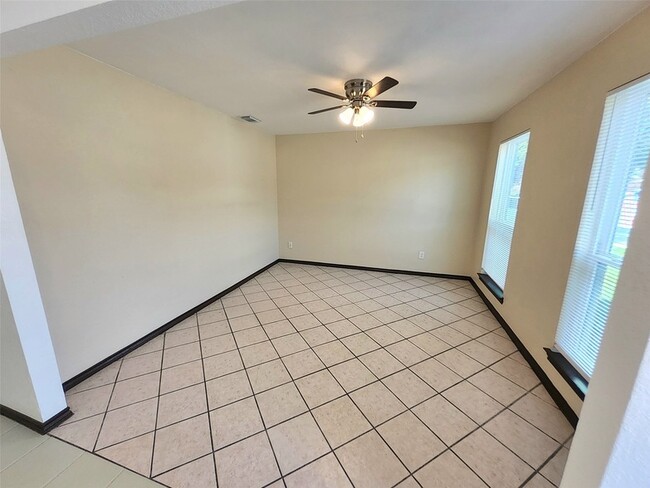 Building Photo - 4672 Heatherbrook Ln