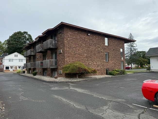 Building Photo - 134 W Main St