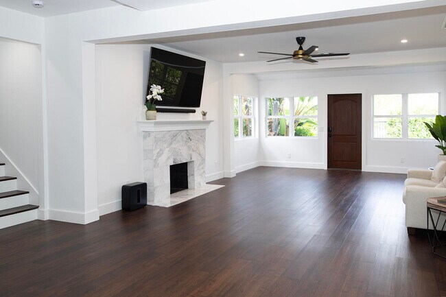 Building Photo - 634 SE 3rd Ave