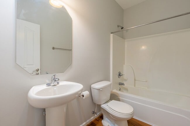 Building Photo - 4525 Village Ct