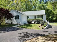 Building Photo - 5815 Meadowood Pl