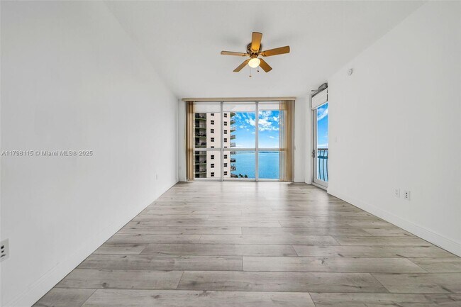 Building Photo - 1750 N Bayshore Dr