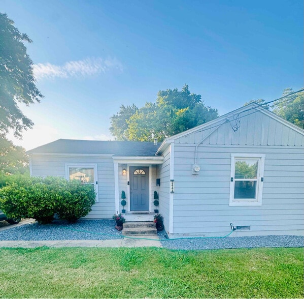 Primary Photo - 3444 Kellogg Ave