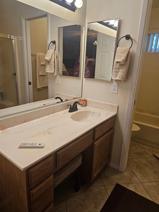 Building Photo - Fully Furnished Summer Rental