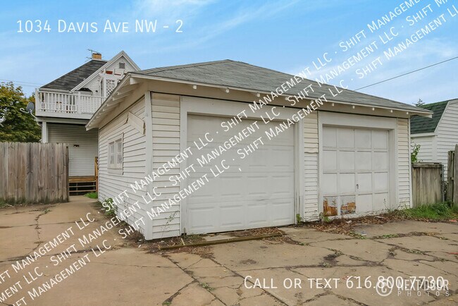 Building Photo - 1034 Davis Ave NW