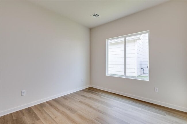 Building Photo - 221 Gowen St