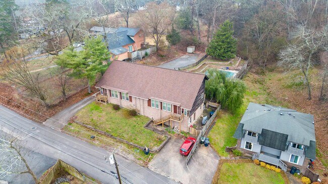 Building Photo - 817 Poindexter Ave