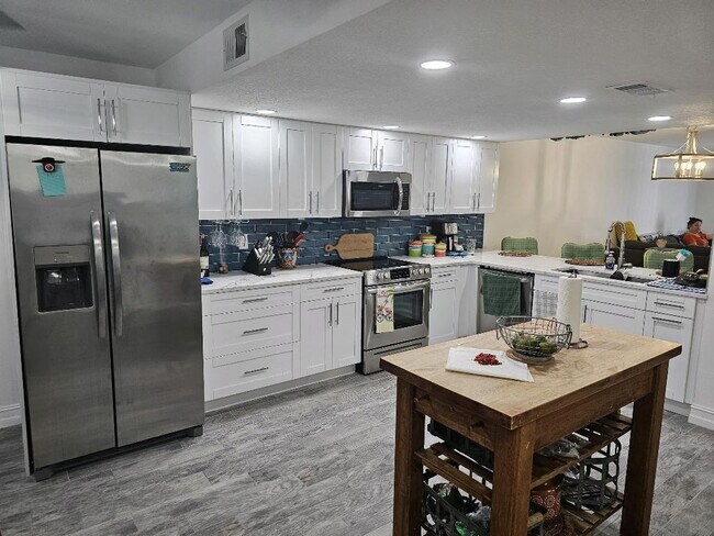 Building Photo - "Discover Coastal Comfort: Spacious 2-Bed,...