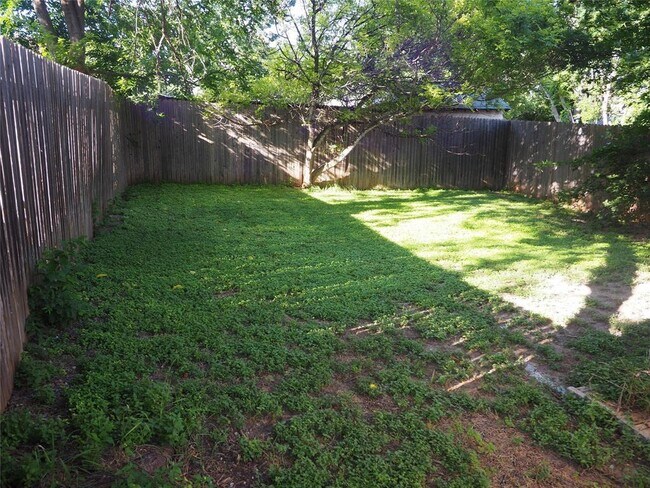 Building Photo - 1218 Tartan Ln