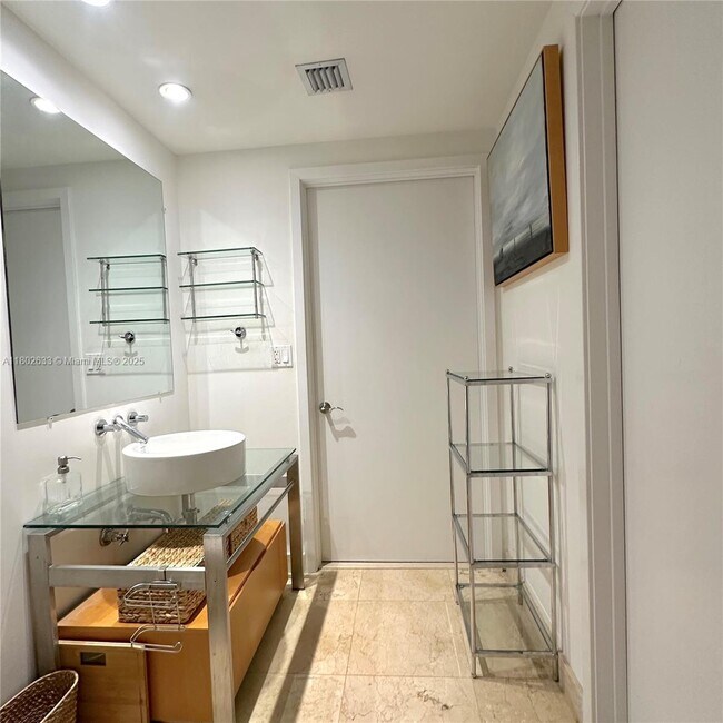 Building Photo - 6000 Collins Ave