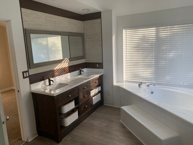 Master Bath - 3520 Pansy Dr