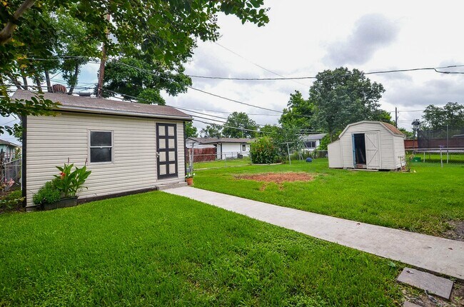 Building Photo - 6322 Clemson St