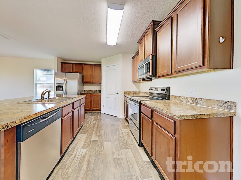Building Photo - 3323 Canyon Falls Dr